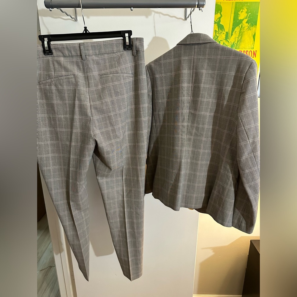 Express Women's Gray Plaid Suit - Picture 2 of 3